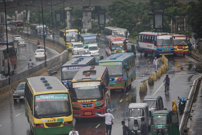 বায়ুদূষণ মোকাবেলায় বৈদ্যুতিক বাস চালুতে সরকারের বড় উদ্যোগ